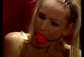 Julia Roca und Zoe Doll ficken hart mit ihren neuen Freunden
