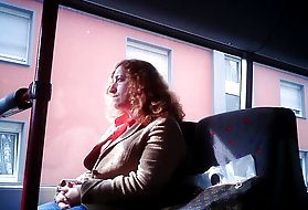Die Schlampe will den Kurs bestehen und diesen Lehrer ficken