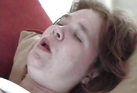 Schauen Sie sich die Titten an, die Ihre Mutter mit Ihrem Sohn hat.