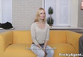 Junge Spanierin masturbiert vor der Webcam, sie wird eine Schlampe sein ..