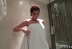 Sie ficken und die anderen zeichnen alles mit dem Handy auf