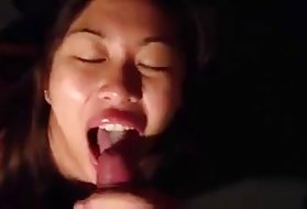 Die Brünette nimmt ihre erste Pornoszene auf