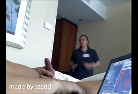 Mutter und Töchter mieten einen Gigolo, um eine Orgie zu besteigen