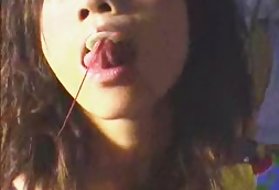 Diese vollbusige Blondine lutscht, das gibt Vergnügen, zierlicher Blowjob!