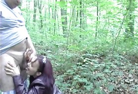Ich bleibe beim Nachbarn, ficke hart und wichse in ihre Muschi
