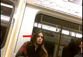 Während sie masturbiert, wird es ihrem Jungen richtig schwer