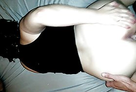 Nehmen Sie Kollege, ich überlasse Sie meiner Frau, damit Sie sie gut ficken können