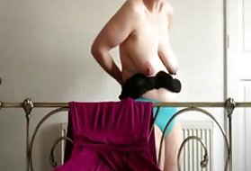 Die Masseure verlieren ihren Kopf mit der Milf Jewels Jade