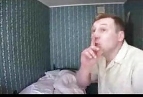 Meine Freunde suchen meine Mutter, sie hat einen Schwanz für zwei