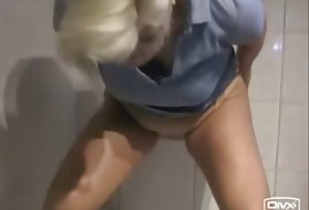 Amateur im Freien mit zwei super nymphomanen Schlampen